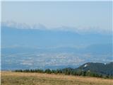 Beljak, zadaj Julijske Alpe