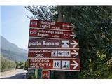 Sentiero Scaloni, Sentiero dell Anglone Začetne oznake poti poleg urejenega parkirišča