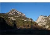 Monte Bruca - 1584 m Še zadnji sončni žarki. Desno je soteska Vallone Degli Uccelli 