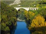 Solkanski most v objemu jeseni