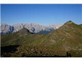 Karnijska visoka pot ( Karnischer Hohenweg 403 ) Karnijske Alpe, v ozadju Dolomiti