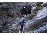 Monte Bruca - 1584 m Odličen pripomoček za premagovanje skalne stopnje. Na vrhu je vojaška kaverna