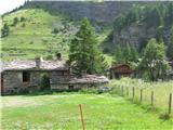 Bessans - dolina Averole Tipične gorske koče zgrajene s kamenjem okoliških gora