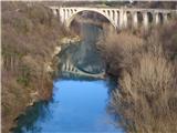 star Solkanski most z največjim kamnitim lokom na svetu vedno pritegne pogled