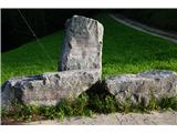 - Spomenik Selški četi na križišču proti Planici in Lavtarskem vrhu