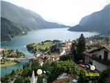 Planota Pradel 1540m-Dolomiti di Brenta jutranji pogled na jezero iz hotelske sobe