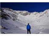 Sneg se začne na 1600 metrih, tu na 1900 metrih ga je precej..pogled proti Bavškemu Grintavcu