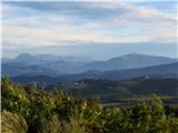 približan pogled proti Matajurju na poti s Krminske gore