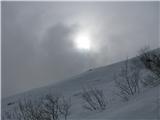 sramežljivo sonce nad pobočjem Krasjega vrha