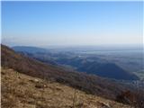 Monte Davanti, 947m Pogled proti Tilmentu, levo se vidi Monte di Ragogna, kjer sva bila prejšnji dan.