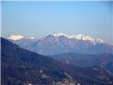 Monte Davanti, 947m Levo Žrd in Vrh Grubje, desno osrednja Kaninova skupina, pred njo Veliki Karman