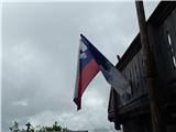 Slovenska zastava pri koči