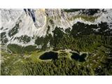 Julijske Alpe kot jih vidijo ptice.  Koča pri Triglavskih jezerih in Dvojno jezero. 
