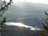 Zatrnik - Hotunjski vrh, 1107 metrov visok razglednik  - Blejsko jezero se blešči od jutranjega sonca...