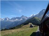 utrinek med vožnjo z zobato železnico, zadaj Aiquille du Midi(3842m), Mont Blanc du Tacul(4248m)