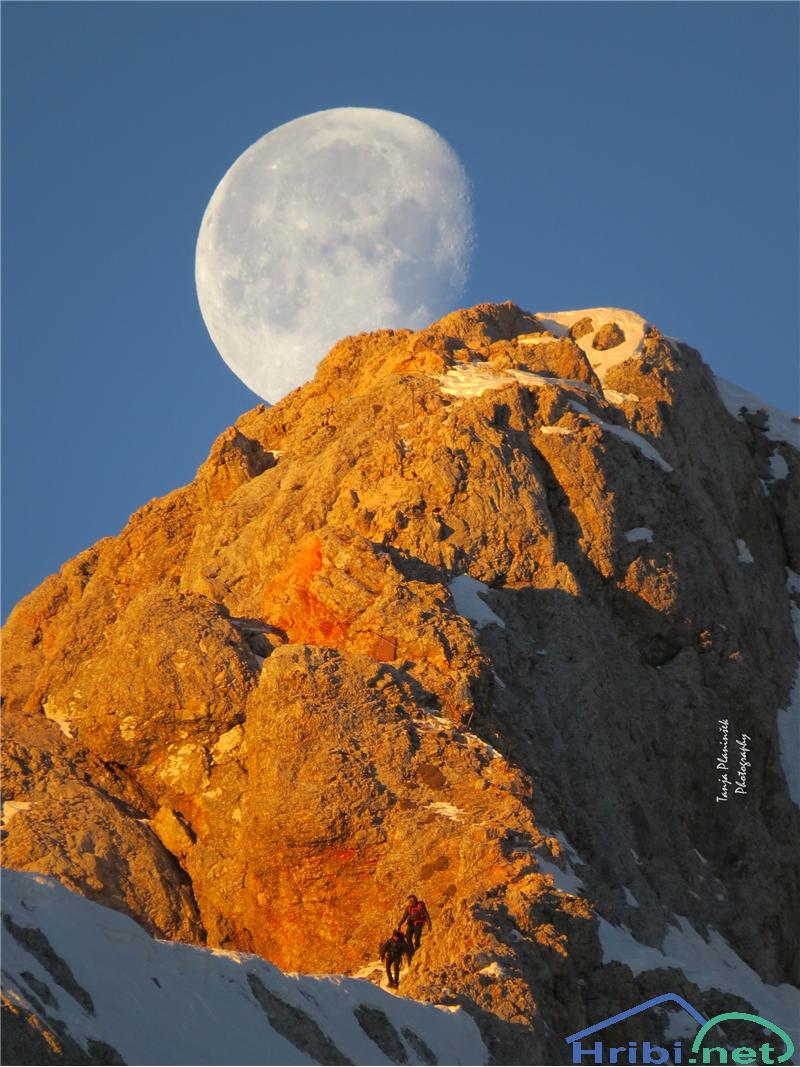 Lunin zahod inTriglav, slikano iz Kredarice.