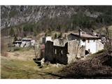 Patoc, delno v ruševinah, delno obnovljena vasica
