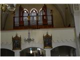 Orglje v cerkvi.