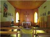 notranjost cerkvice v vasici Riofreddo
