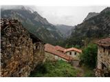 Camino Lebaniego – z morskih obal v objem gora Še ena od vasic, pripetih v pobočja hribov