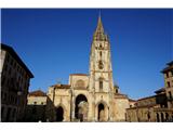 Znamenita katedrala v Oviedu, po pomembnosti takoj za tisto v Santiagu de Compostela