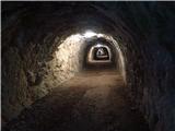 Pot na Rombon od tvrđave Kluže vodi skozi tisti tunel