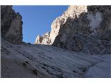 Dolomiti Puez Odle - med prijaznimi velikani Strm vzpon na sedlo Forcela de la Roa po številnih serpentinah