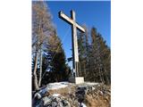 Križ na razgledišču za sedlom Albnik-Halbingsattel-1360m.