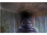 Slavniško pogorje Italijanski vodovod. PREVIDNO … cca 50 m dolg tunel ima v tleh slabo vidno luknjo
