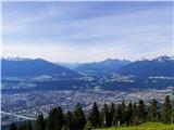 Hišni gori Innsbrucka: Hafelekarspitze (2334 m) in Patscherkofel (2246 m) Razgled z Bodenstein Alm (1661 m)