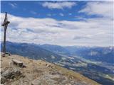 Hišni gori Innsbrucka: Hafelekarspitze (2334 m) in Patscherkofel (2246 m) Pogled v dolino z vrha