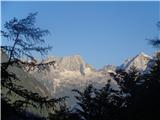 Odpre se tudi in razgled proti Pelcu nad Klonicami (2442 m).