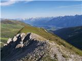 Lustige Bergler Steig in Innsbrucker Klettersteig - zavarovani poti nad Innsbruckom Kalkkögel:netežavna pot proti ostenju Ampfersteina