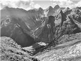 20.-21. julij 2020: Habicht (3277 m) in Kalkwand Stiliziran pogled proti dolini Obertal globoko pod nami