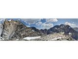 Hohe Geige (3394 m) - prvak severnega dela gorstva Razgled z grebena; proti vrhu (levo) le-ta postaja vse ostrejši, vendar je na ključnih mestih zavarovan