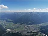 Solsteina (2637 m, 2541 m) in Hohe Munde (2662 m, 2592 m) Hohe Munde - Z (2662 m) III: pogled na Telfs