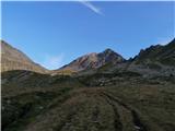 Mogočni Piz Linard (3410 m) z okolico, 25.-26.8.2020 (Silvretta) Jutranji vzpon proti pobočjem Piz Linarda