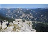 veličasten razgled na dolino od Trbiža do Pontebe in avstrijske gore