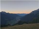 Popoldanski rojstnodnevni izlet preko severne stene Elferja, 8. 9. 2020 Sestop v dolino IV.: zadnja naravna svetloba dneva nad Innsbruckom