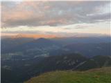 Sončni zahod na Nockspitze/Saile (2404 m) + Schneiderspitze (2156 m); Kalkkögel Nockspitze: pogled proti Stubajskim in Zillertalskim Alpam