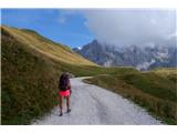 Pale di San Martino - samotni Dolomiti Nekaj malega makadama nama pri vračanju na izhodišče ni ušlo 