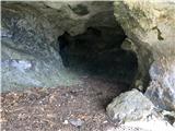 Kamniška jama Brrr, kaj pa če me notri nekdo ali nekaj čaka :).