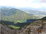 Pogled iz vrha na Borovniško jezero.