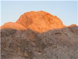 izrazito obarvane skale ob sončnem vzhodu, vse skupaj pa traja zgolj nekaj minut