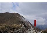 Cima D Oro in Cima Pari – celodnevno grebenčkanje v bližini Garde Smer je nedvoumno označena z rdeče obarvanimi količki
