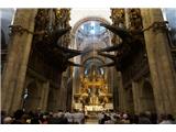 Camino Sanabres Notranjost katedrale z značilnimi stranskimi orglami