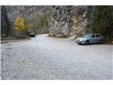 Parkirišče pri planini Blato je bilo danes bolj osamljeno.