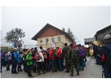 12.pohod po poti slovenskega tolarja Pri Domu krajevne skupnosti Osredek je bila pogostitev.