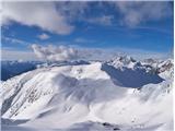 V ozadju najvišji vrh Karnijskih Alp.