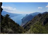 Gore nad Pregasino … Cima Strussia, Cima di Bal, Cima Nara Gardsko jezero je za nas nepredstavljive velikosti